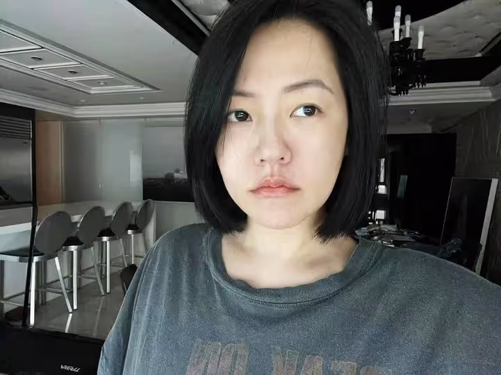 小S深夜突「哭了」　曬癌逝父親抱許老三舊照：真的很想你