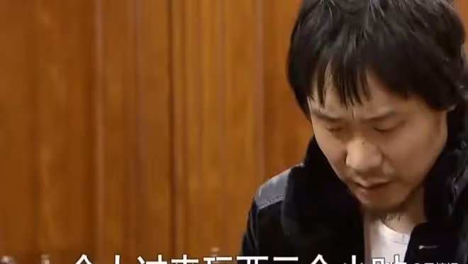 24歲女孩戀愛,28歲男友讓她騙人,她照做不誤:我愛他