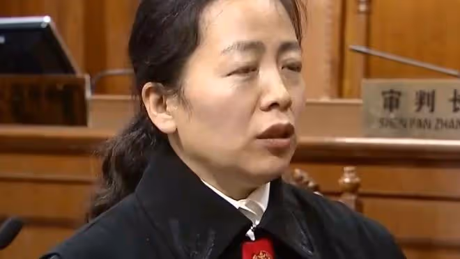 24歲女孩戀愛，28歲男友讓她騙人，她照做不誤：我愛他