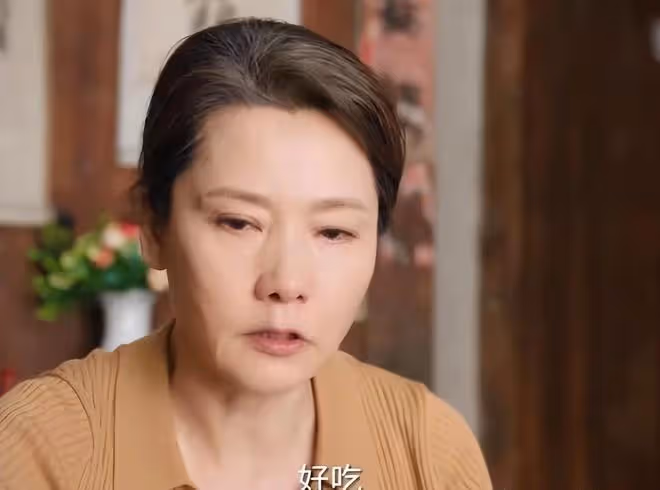 不會演別硬演！《承歡記》何賽飛一出手，觀眾看到「假吃」的離譜