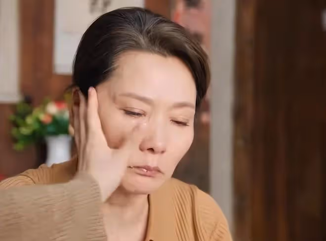 不會演別硬演！《承歡記》何賽飛一出手，觀眾看到「假吃」的離譜