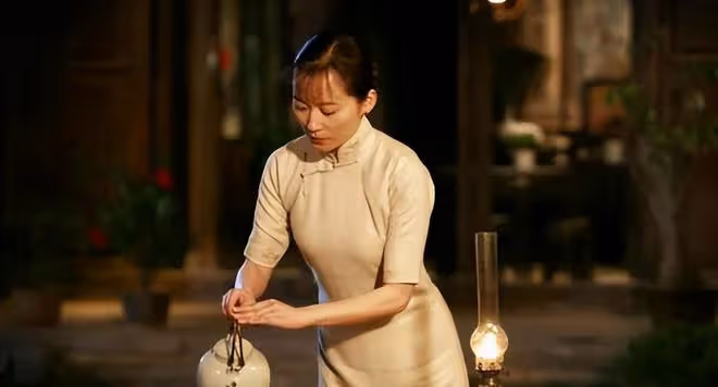 53歲不嫁人的女明星,被問及生理需求時,毫不避諱的回答讓人稱讚