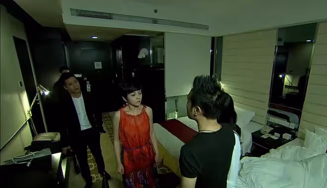 姐姐帶我去酒店捉姦,到房間看到捉姦對象後,我轉身扇姐姐兩耳光