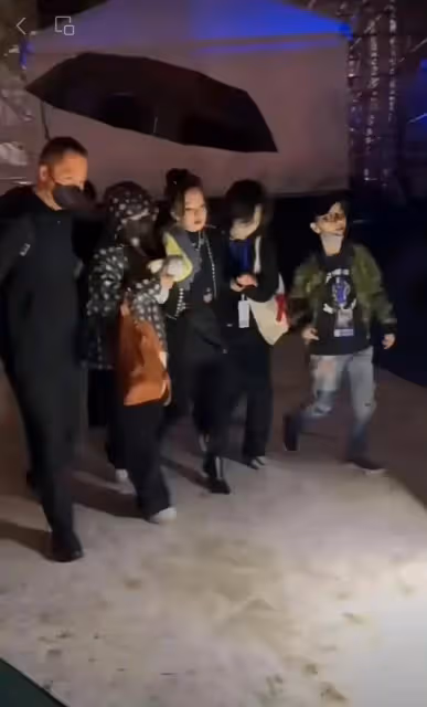張韶涵演唱會疑似拉稀,前排聞到臭味,助理攙扶離場,本人回應了