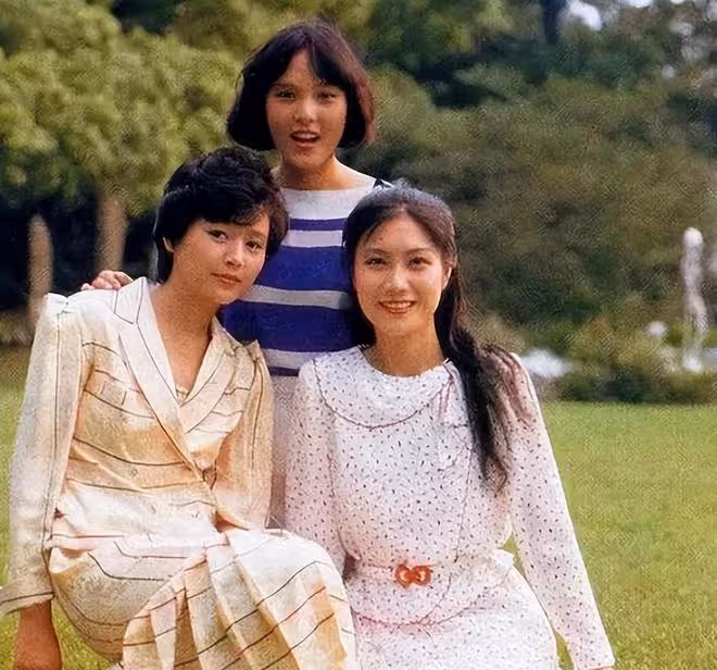張芝華：一婚嫁郭凱敏受傷，二婚嫁大15歲畫家為妻，現在她幸福嗎