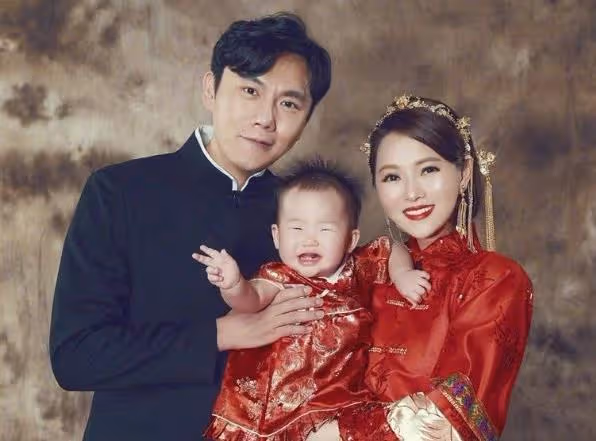 大S學學伊能靜,讓孩子有雙倍的愛不好嗎?庾澄慶哈利同框做公益