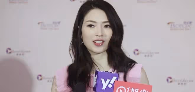 35歲TVB長腿女神懷孕7個月孕肚不明顯,曾被質疑是否有喜
