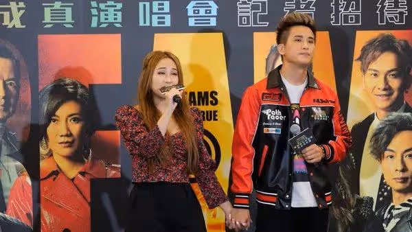 TVB兩位中年歌手疑因出軌傳聞被公司踢走，兩人均已沒合約在身