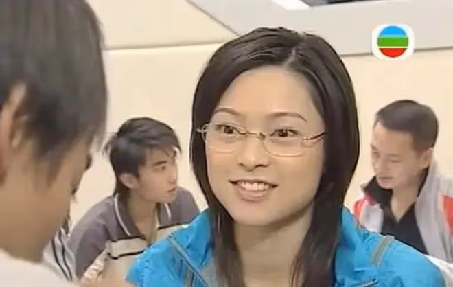 60歲TVB視帝離婚背後,是女明星為愛退圈的「喪偶式婚姻」
