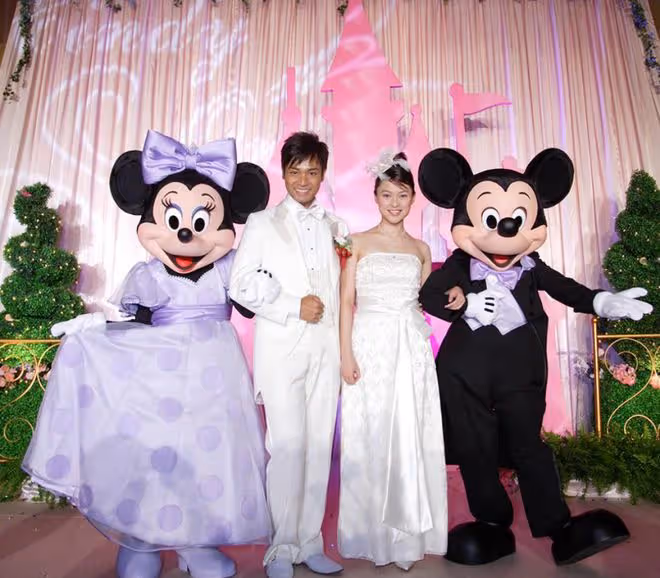 60歲TVB視帝離婚背後,是女明星為愛退圈的「喪偶式婚姻」