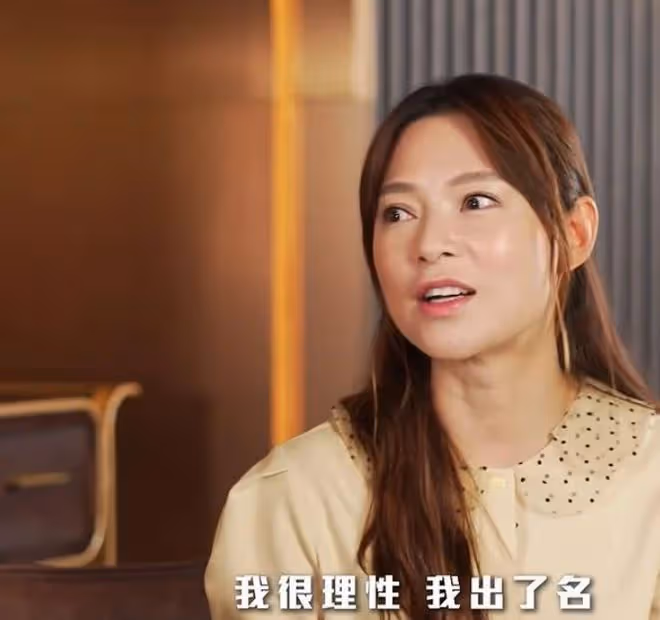 60歲TVB視帝離婚背後,是女明星為愛退圈的「喪偶式婚姻」