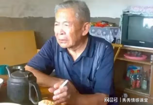 爺爺經常罵奶奶,奶奶死後也不傷心,直到他去世我們發現他的秘密