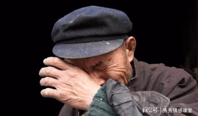 爺爺經常罵奶奶,奶奶死後也不傷心,直到他去世我們發現他的秘密