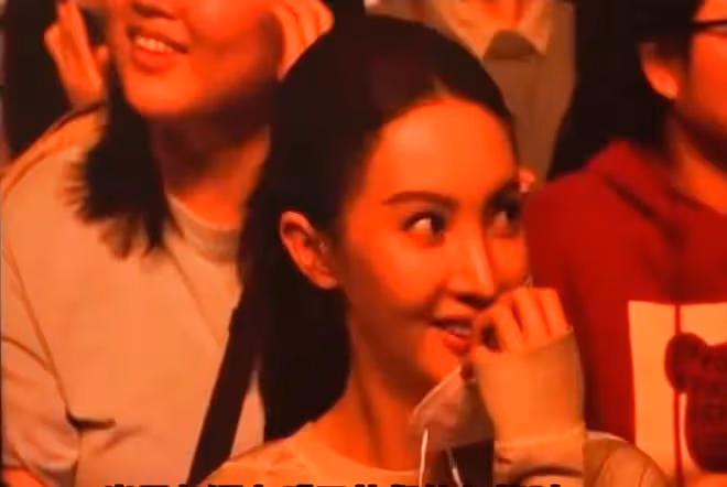 胡夏帶禮物見金晨父母，和金晨挽手遛狗好甜蜜，兩人戀情早有端倪
