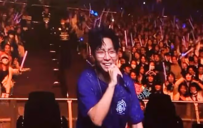 胡夏帶禮物見金晨父母，和金晨挽手遛狗好甜蜜，兩人戀情早有端倪