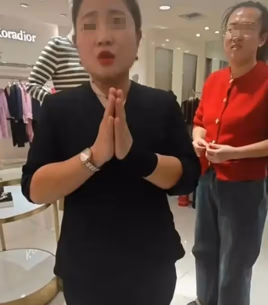 店員嘲笑顧客買不起3500元羊毛衫，男子反擊太解氣，品牌方受波及