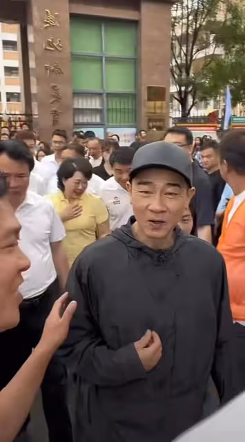 陳小春五一回家鄉惠州,被指是假人!出場費惹爭議,一舉動曝人品