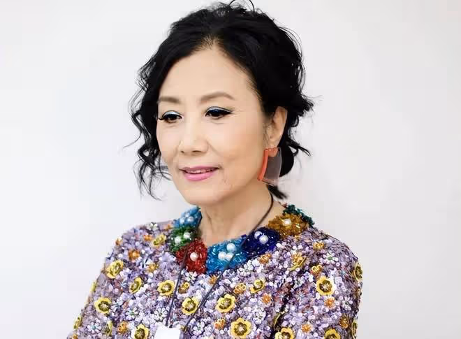 汪明荃透露白內障手術並慶祝結婚十五周年