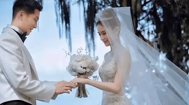 賭王女兒何超盈,「倒貼」數十億嫁東北寒門小伙,婚後怎麼樣了?