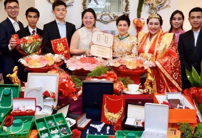 賭王女兒何超盈,「倒貼」數十億嫁東北寒門小伙,婚後怎麼樣了?