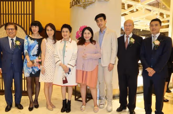 賭王女兒何超盈,「倒貼」數十億嫁東北寒門小伙,婚後怎麼樣了?