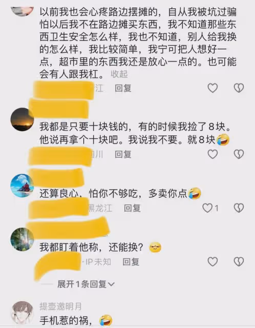 女子挑好水果被攤主替換,路人拍下換果全過程,女子:比我抓的多