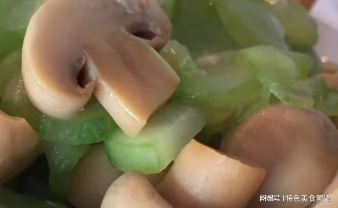5月別錯過這道菜,口蘑炒黃瓜太下飯,解饞又營養,風味嘎嘎好