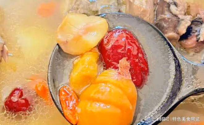 板栗紅棗雞湯坦白局,這麼做滋補又嫩香,保姆級靚湯,養顏又溫陽