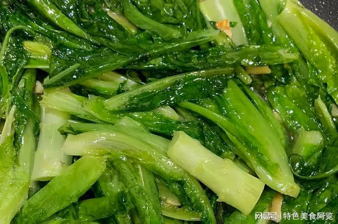 挖到寶了,這款小炒油麥菜太解饞,嫩鮮微辣,低脂下飯的瘦身菜