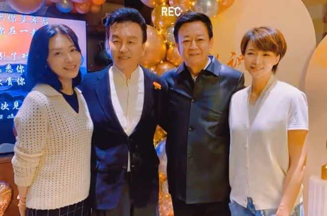 看了周濤董卿的素顏照，才知道美人不在「皮」也不在「骨」