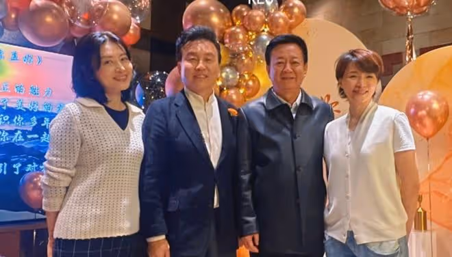 看了周濤董卿的素顏照，才知道美人不在「皮」也不在「骨」