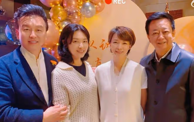 看了周濤董卿的素顏照，才知道美人不在「皮」也不在「骨」