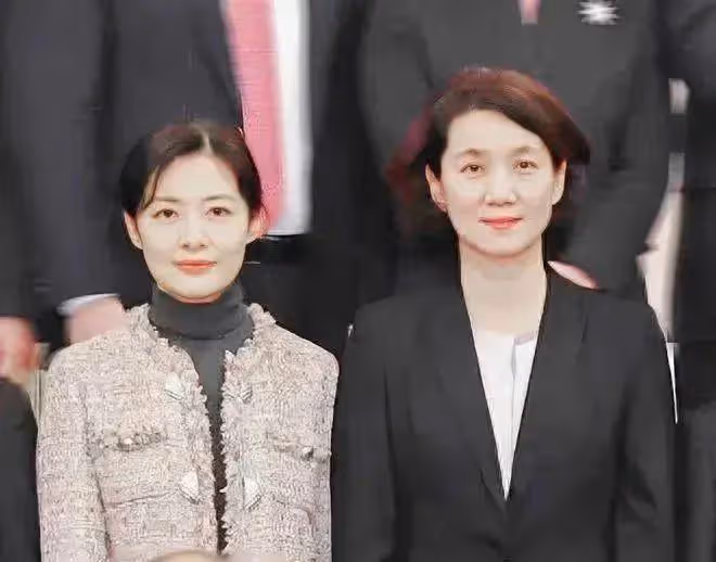看了周濤董卿的素顏照，才知道美人不在「皮」也不在「骨」