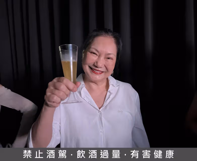 狗仔直擊｜具俊曄ＤJ秀小S全家總動員都來了！女兒低胸小禮服超吸睛