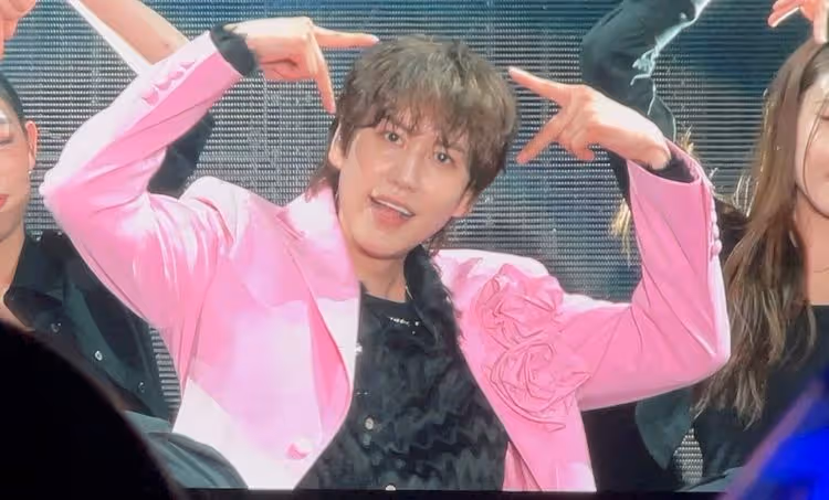 SJ圭賢逆生長萌跳《IDOL》！來台加碼中文夯曲笑喊「給我錢」　