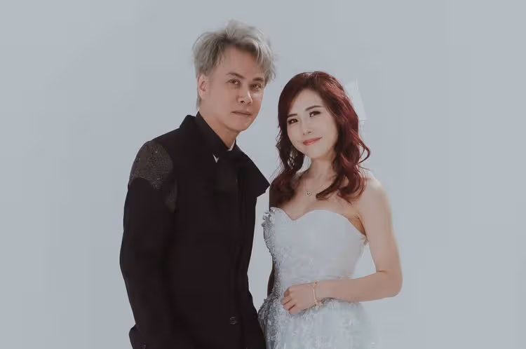 已婚女歌手披白紗曬絕美婚紗照　尷尬新郎竟不是登記的老公