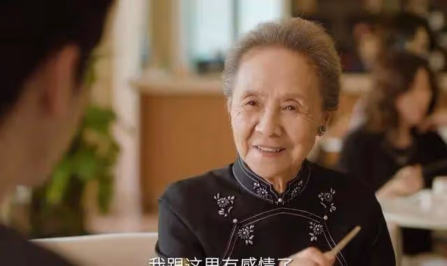 這一次輪到31歲楊紫翻車了?滿臉矽膠感,美而太自知,刻意又油膩