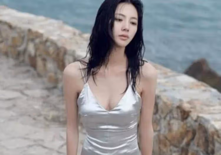 太撩人!31歲陳雅婷挑戰3D透明裙,不愧是王思聰看中的女人