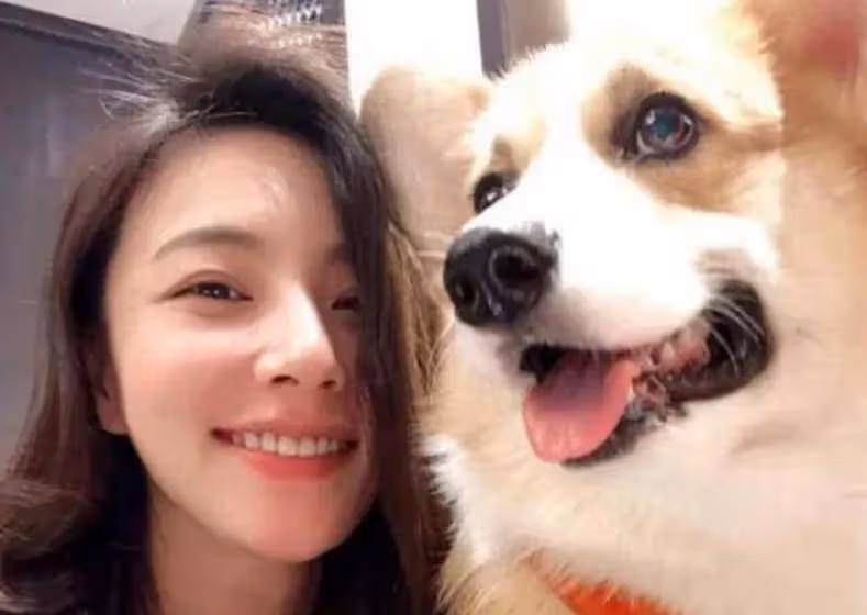 太撩人!31歲陳雅婷挑戰3D透明裙,不愧是王思聰看中的女人
