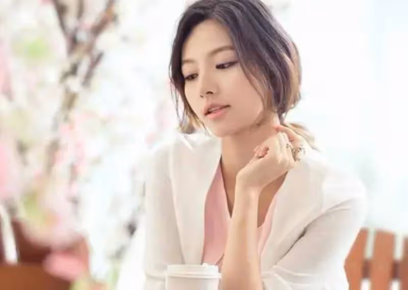 太撩人!31歲陳雅婷挑戰3D透明裙,不愧是王思聰看中的女人