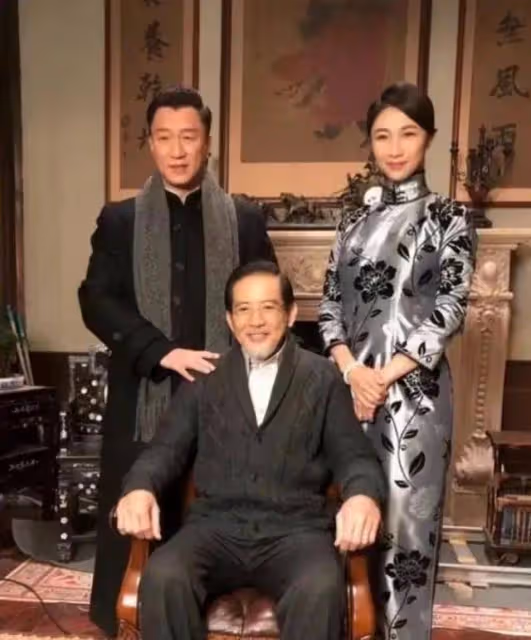 孫紅雷罕見帶老婆亮相,38歲嬌妻超模身材真「招搖」,長得真像,太有夫妻相了