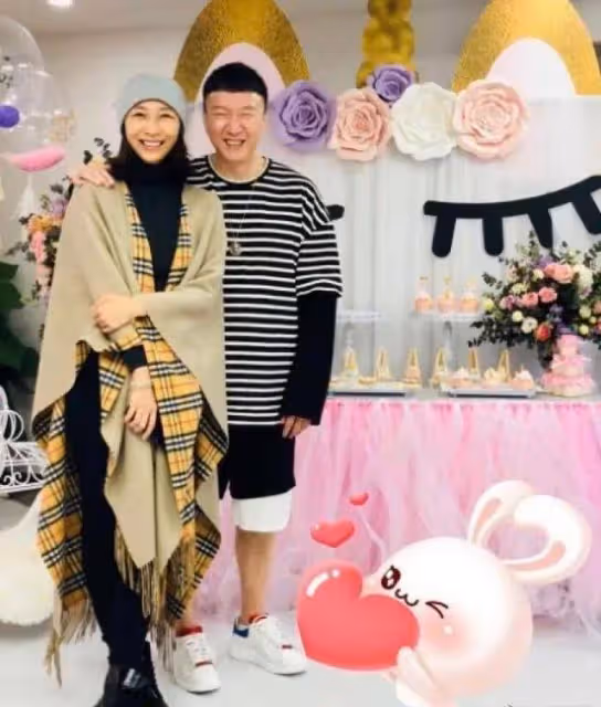 孫紅雷罕見帶老婆亮相,38歲嬌妻超模身材真「招搖」,長得真像,太有夫妻相了