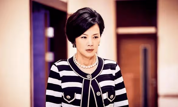 黃任中:花20多億泡妞,一張床睡十人,去世後留給兒子26億巨債