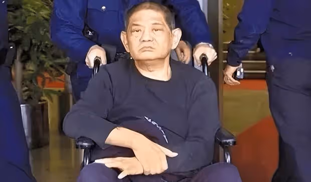 黃任中:花20多億泡妞,一張床睡十人,去世後留給兒子26億巨債