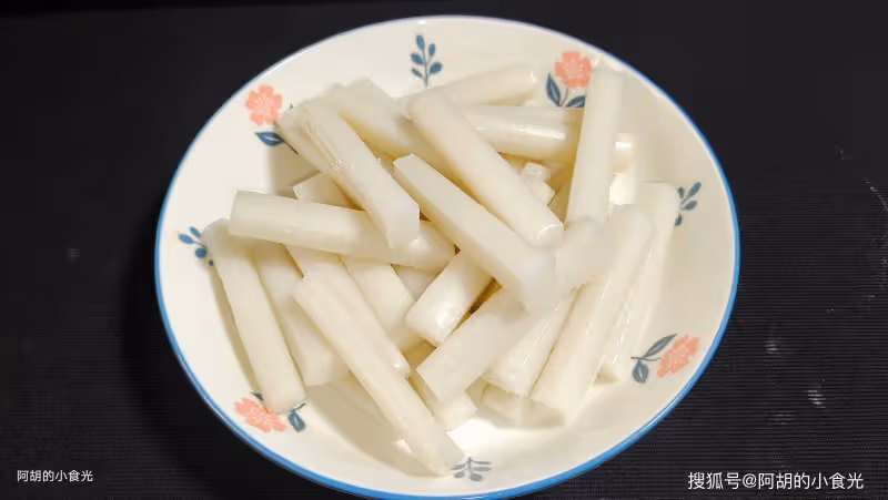 入夏後這菜使勁吃,口口鮮美「賽人參」!和年糕燉一鍋,高鉀好營養,特軟嫩