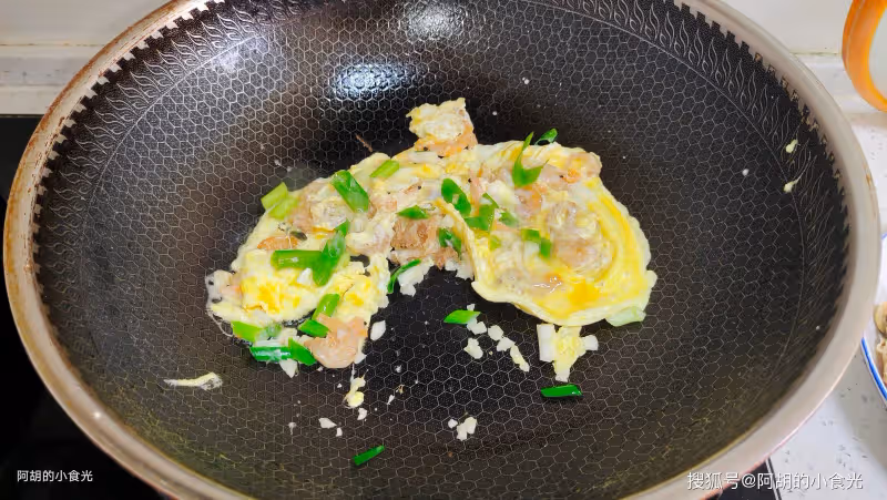 入夏後這菜使勁吃,口口鮮美「賽人參」!和年糕燉一鍋,高鉀好營養,特軟嫩