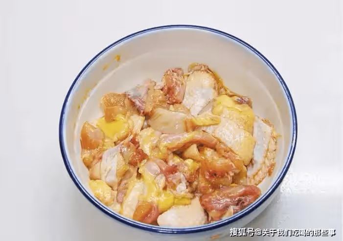 燉雞湯時,先焯水還是直接燉?教你正確方法,雞湯鮮嫩好喝沒腥味