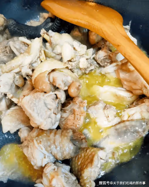 燉雞湯時,先焯水還是直接燉?教你正確方法,雞湯鮮嫩好喝沒腥味