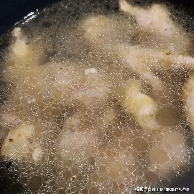 燉雞湯時,先焯水還是直接燉?教你正確方法,雞湯鮮嫩好喝沒腥味