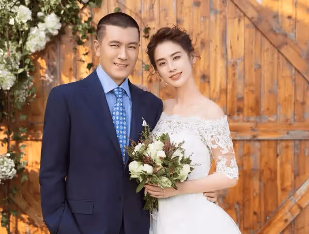 初戀臉出道即巔峰,25歲嫁入豪門,今民族造型曝光,網友:太美了